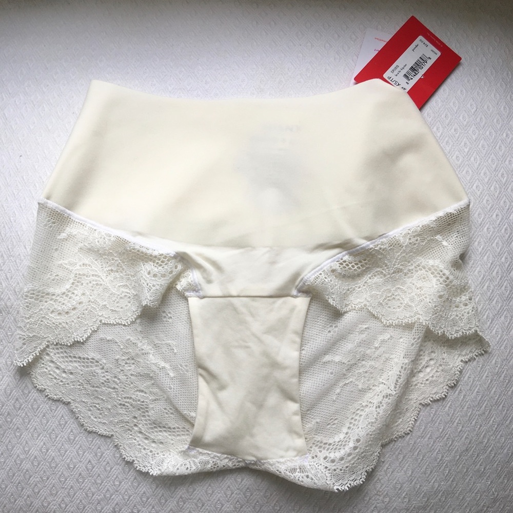 Gorgeous SPANX lacy panty! 💋